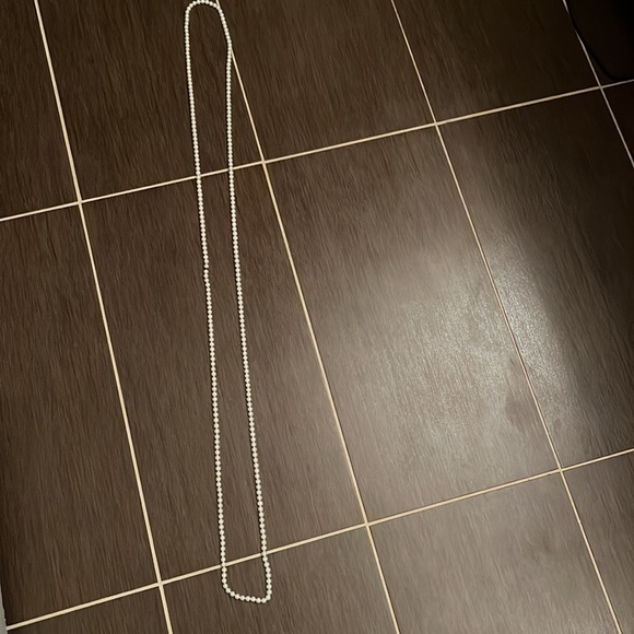 Like new, Tiffany pearl necklace - Picture 2 of 2